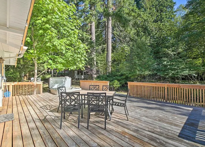 Cozy Black Bear Retreat By Mount Rainier!