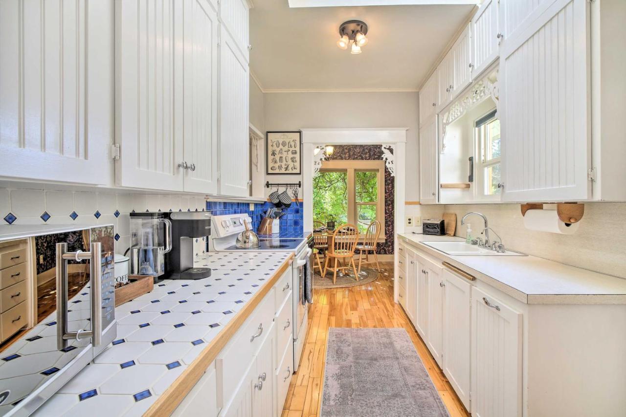 Holiday home Cozy Black Bear Retreat By Mount Rainier!