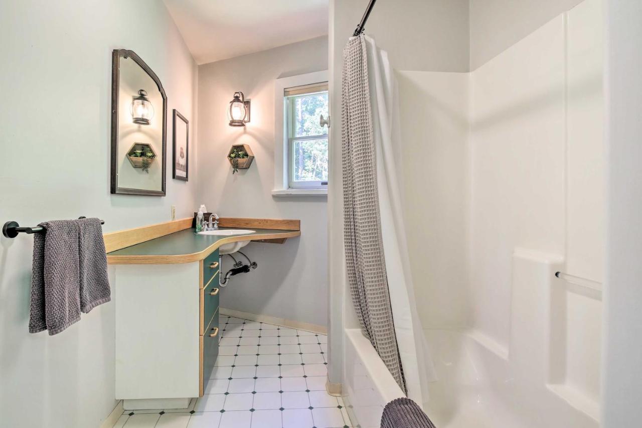 Holiday home Cozy Black Bear Retreat By Mount Rainier!